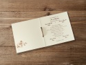 Textul invitatiei de nunta este imprimat in aceeasi culoare cu cartonul de exterior