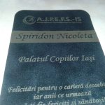 Eticheta gravata pentru sticla de sampanie