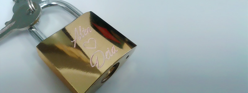 Lacat personalizat prin gravura mecanica