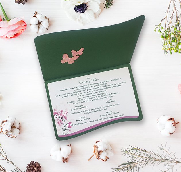Invitatie de nunta cu flori si fluturi in culori de primavara