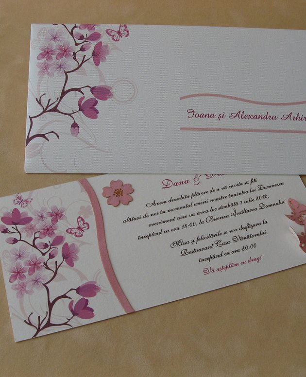 Invitatie cu flori, fluturi si plic inclus
