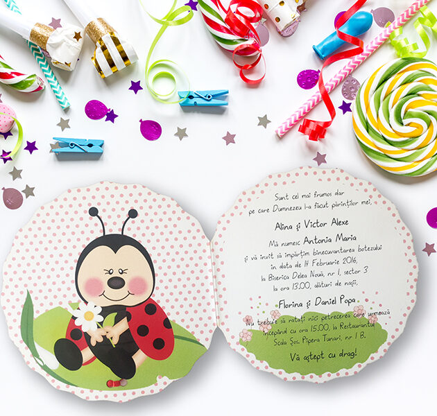 Interior cu text invitatie botez